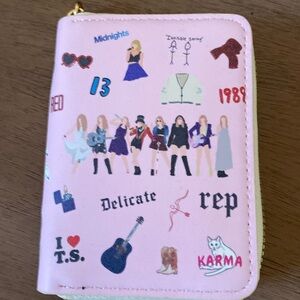 Taylor Swift credit card holder.  15 slots.